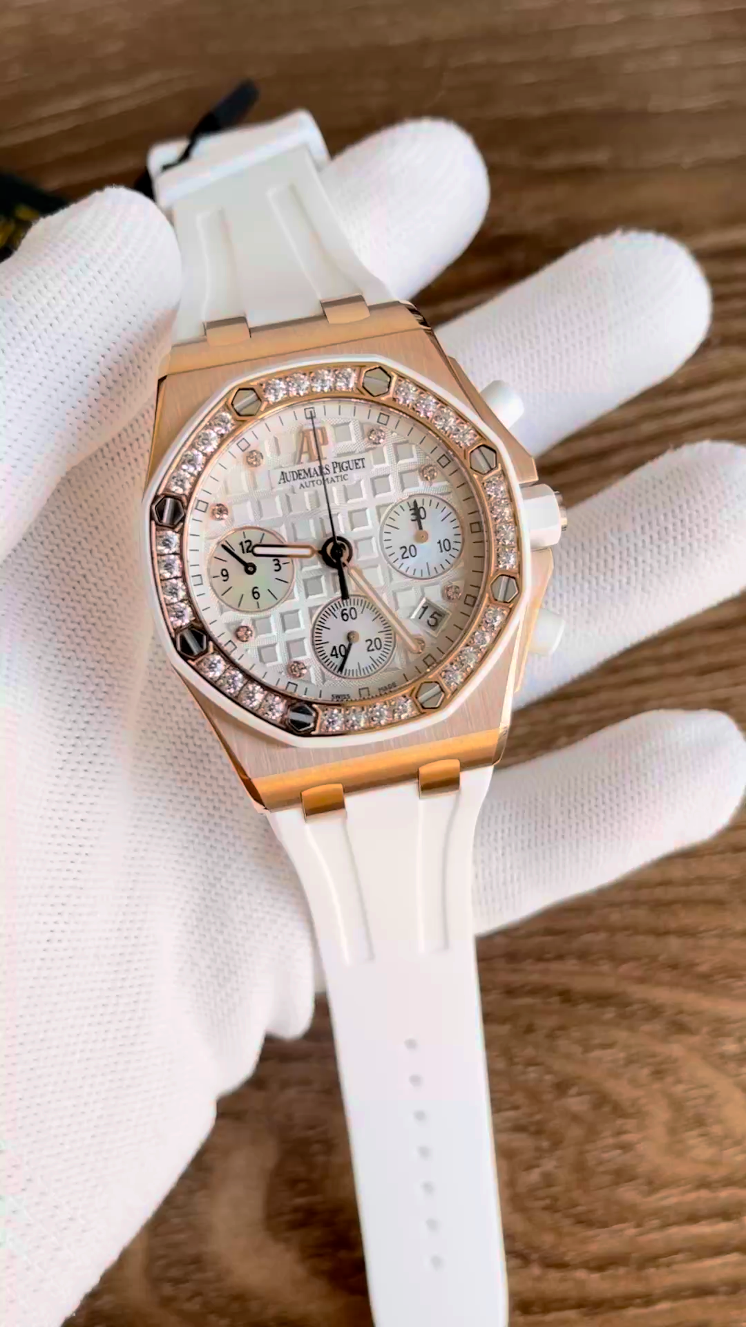 AP Royal Oak Offshore Chronograph 37 Diamond-Set 26048OK.ZZ.D010CA.01 Replica Unisex