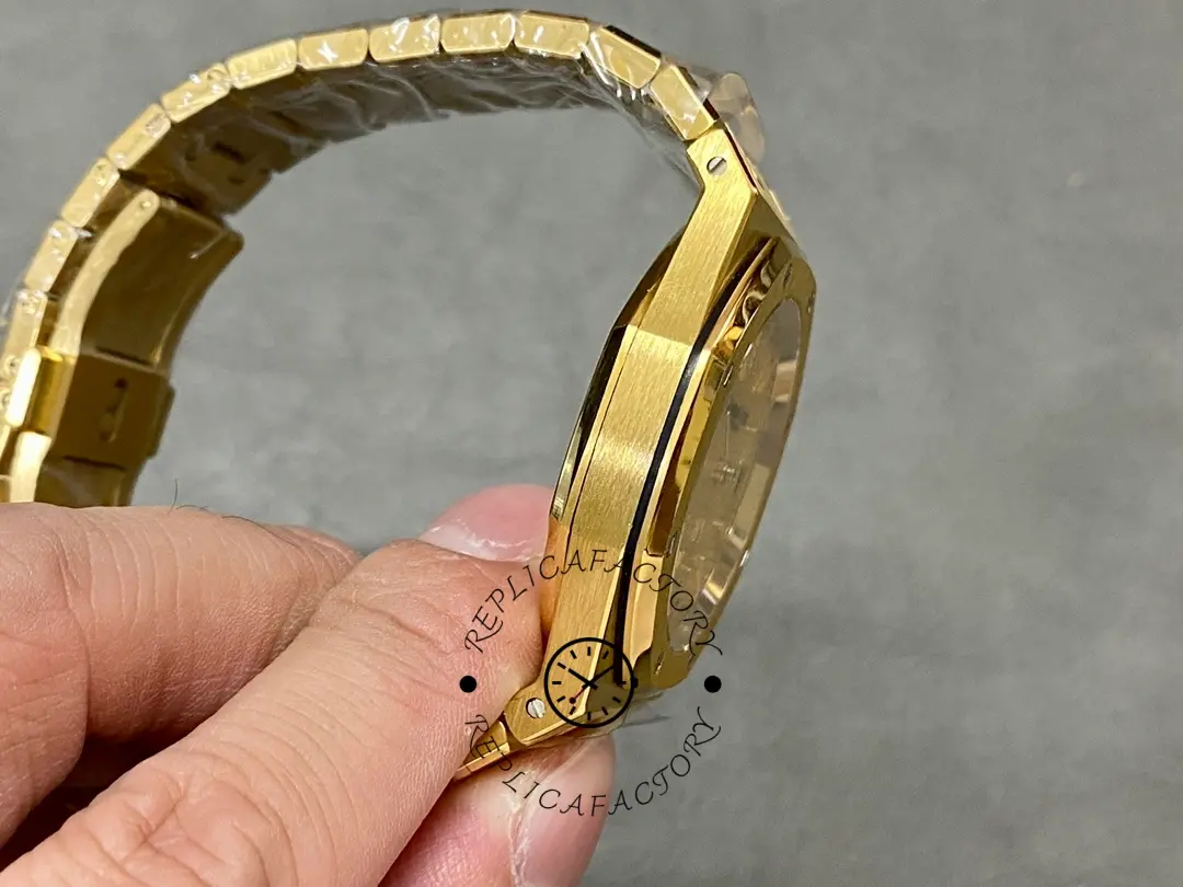 AP Royal Oak Jumbo Extra-Thin 1:1 Clone 15202BA.OO.1240BA.02 Champagne Dial