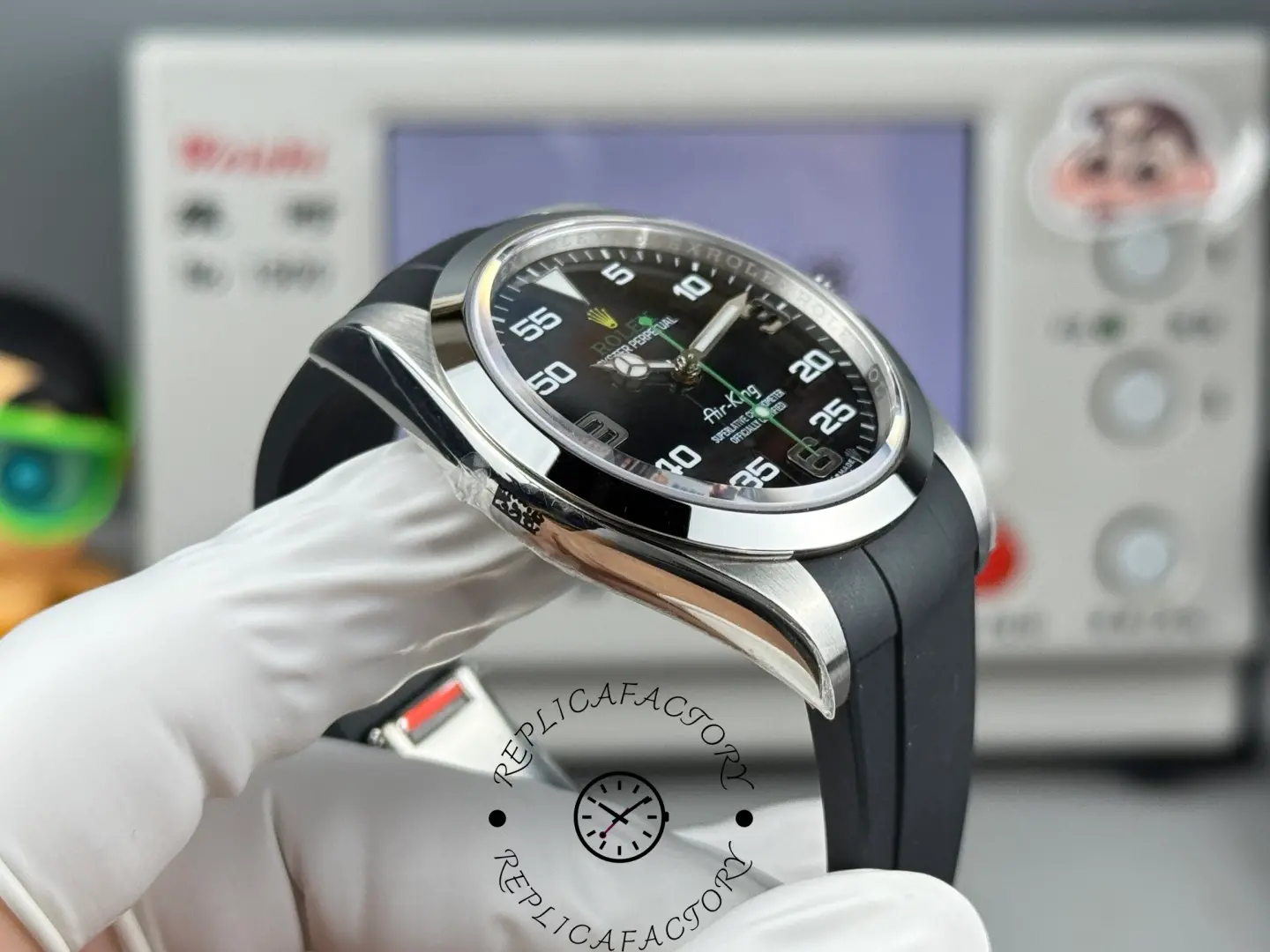 Rolex Air-King 126900 0001, side profile showing case thickness and bezel edge.