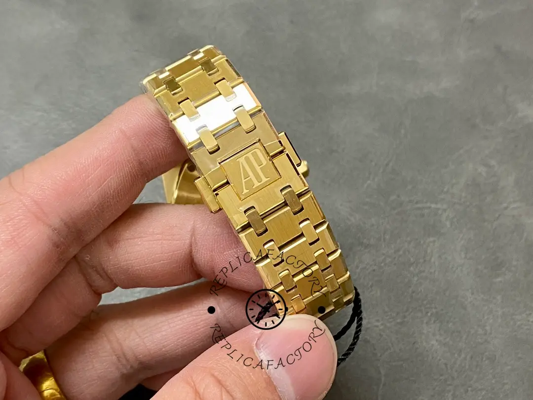 AP Royal Oak Quartz 33 Replica 67651BA.ZZ.1261BA.01 Women's Diamond-Set