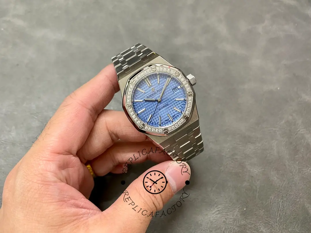 Replica AP Royal Oak 37mm Diamond-Set 15551ST.ZZ.1356ST.04 Light Blue Dial