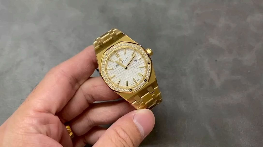 AP Royal Oak Quartz 33 Replica 67651BA.ZZ.1261BA.01 Women's Diamond-Set