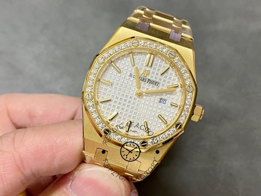 AP Royal Oak Quartz 33 Replica 67651BA.ZZ.1261BA.01 Women's Diamond-Set