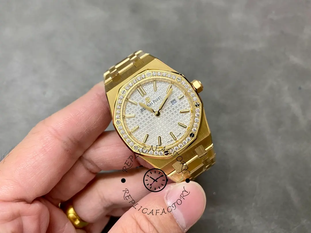 AP Royal Oak Quartz 33 Replica 67651BA.ZZ.1261BA.01 Women's Diamond-Set