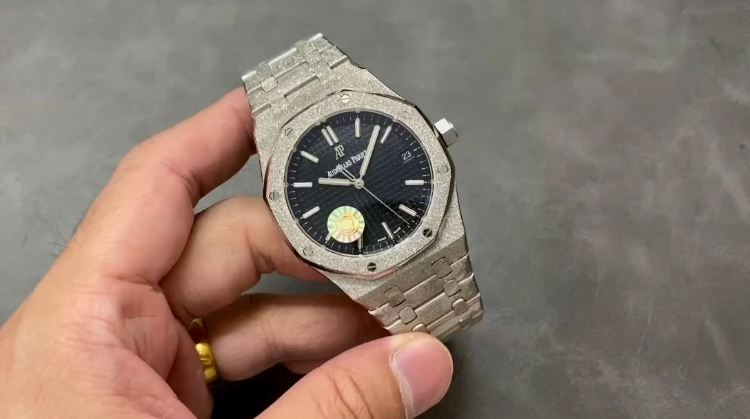 AP Royal Oak 15454BC.GG.1259BC.03 Black Dial Replica 37 Frosted White Gold