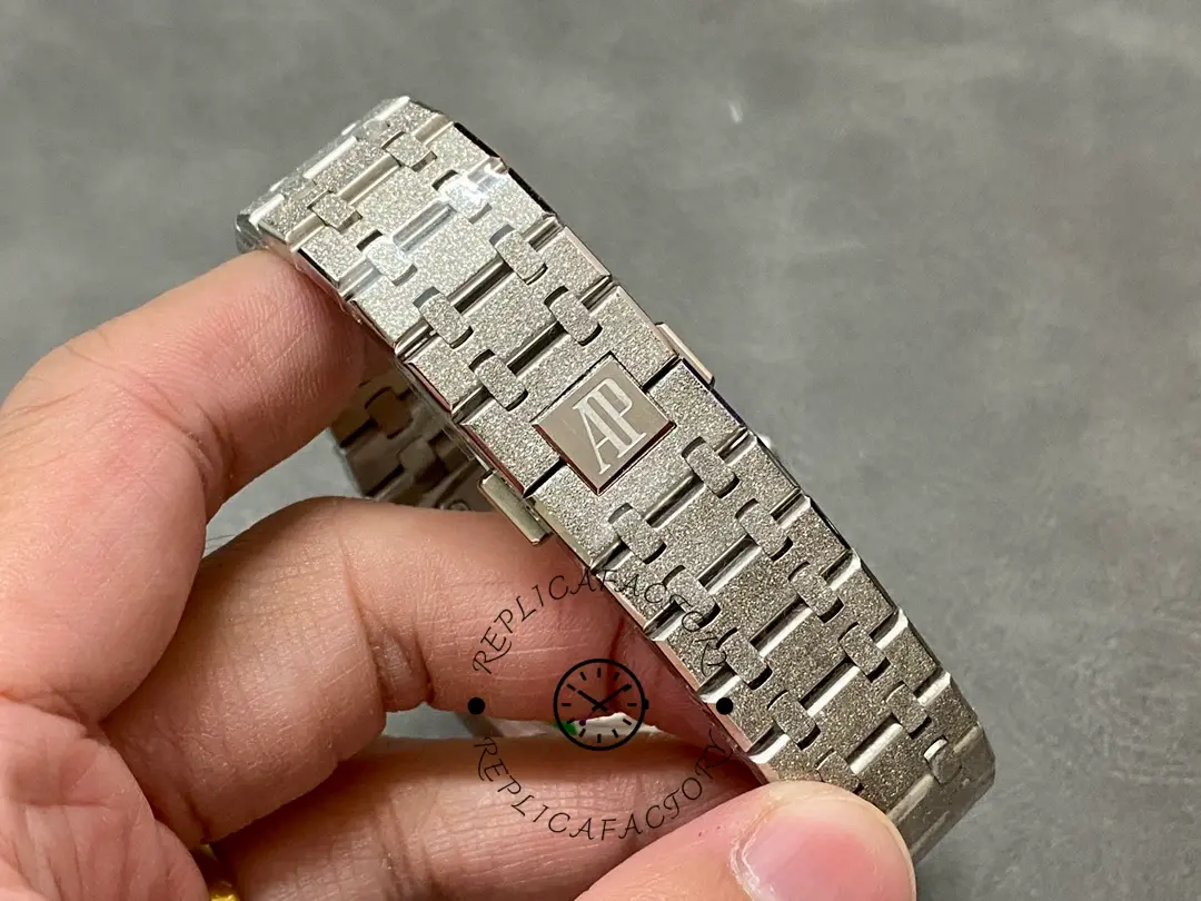 AP Royal Oak 15454BC.GG.1259BC.03 Black Dial Replica 37 Frosted White Gold