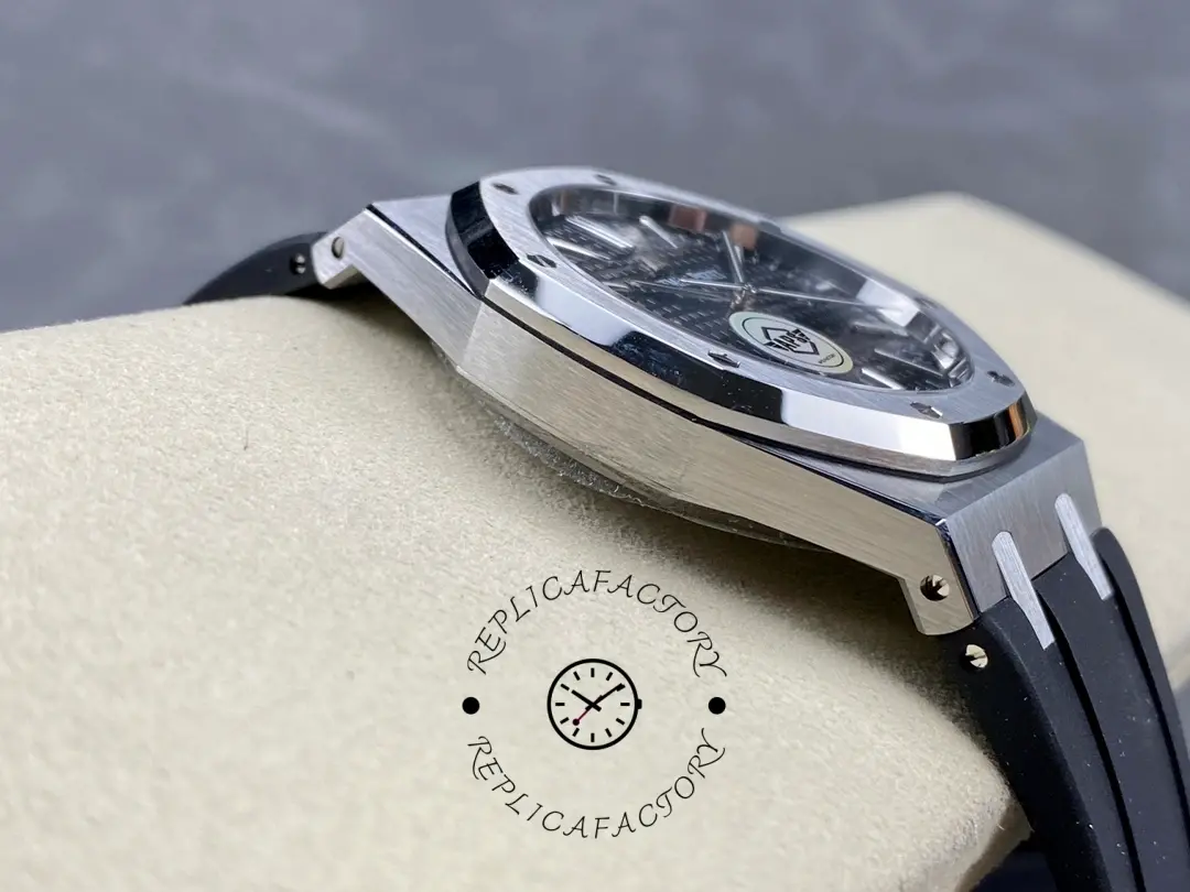 AP Royal Oak Automatic 41 15400ST.OO.1220ST.01 1:1 Clone Black Rubber Strap