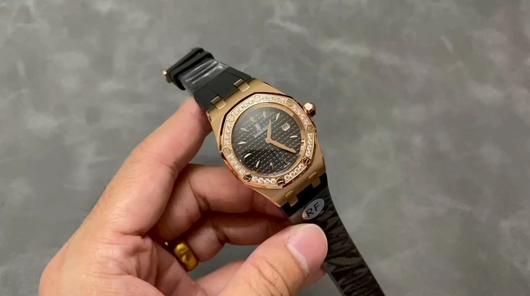 AP Royal Oak Ladies Diamond Replica 67621OR.ZZ.D080CA.01 Black Rubber