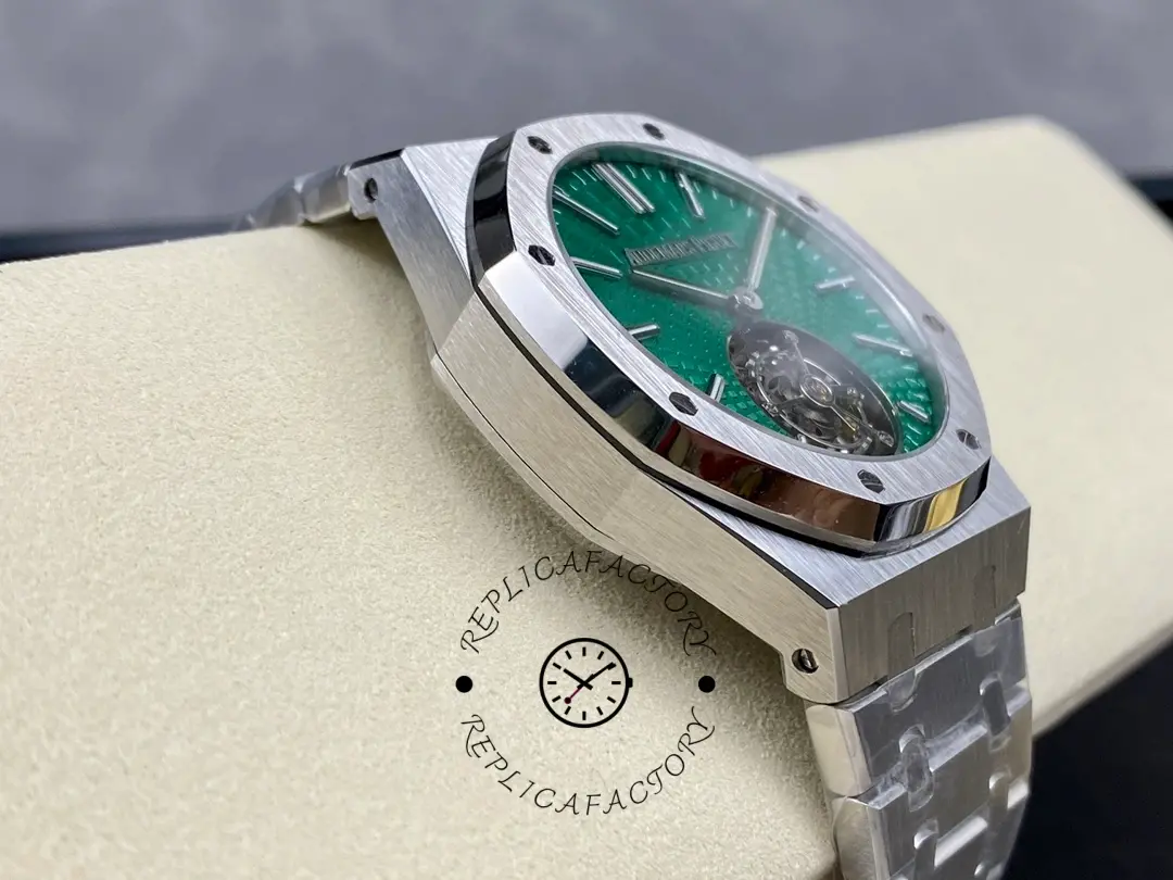 AP Replica Royal Oak Flying Tourbillon Titanium 26534TI.OO.1220TI.01 Green Dial