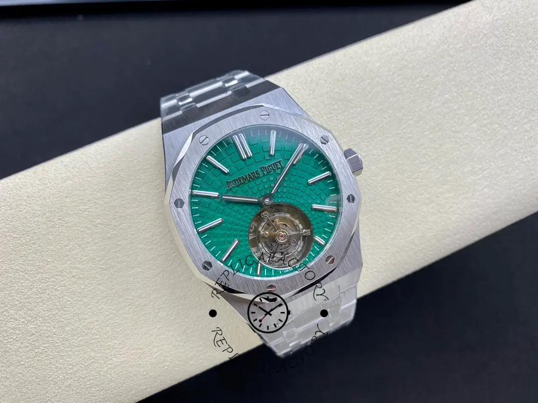 AP Replica Royal Oak Flying Tourbillon Titanium 26534TI.OO.1220TI.01 Green Dial