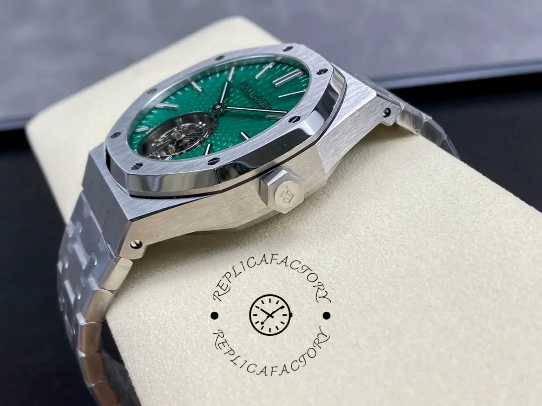 AP Replica Royal Oak Flying Tourbillon Titanium 26534TI.OO.1220TI.01 Green Dial