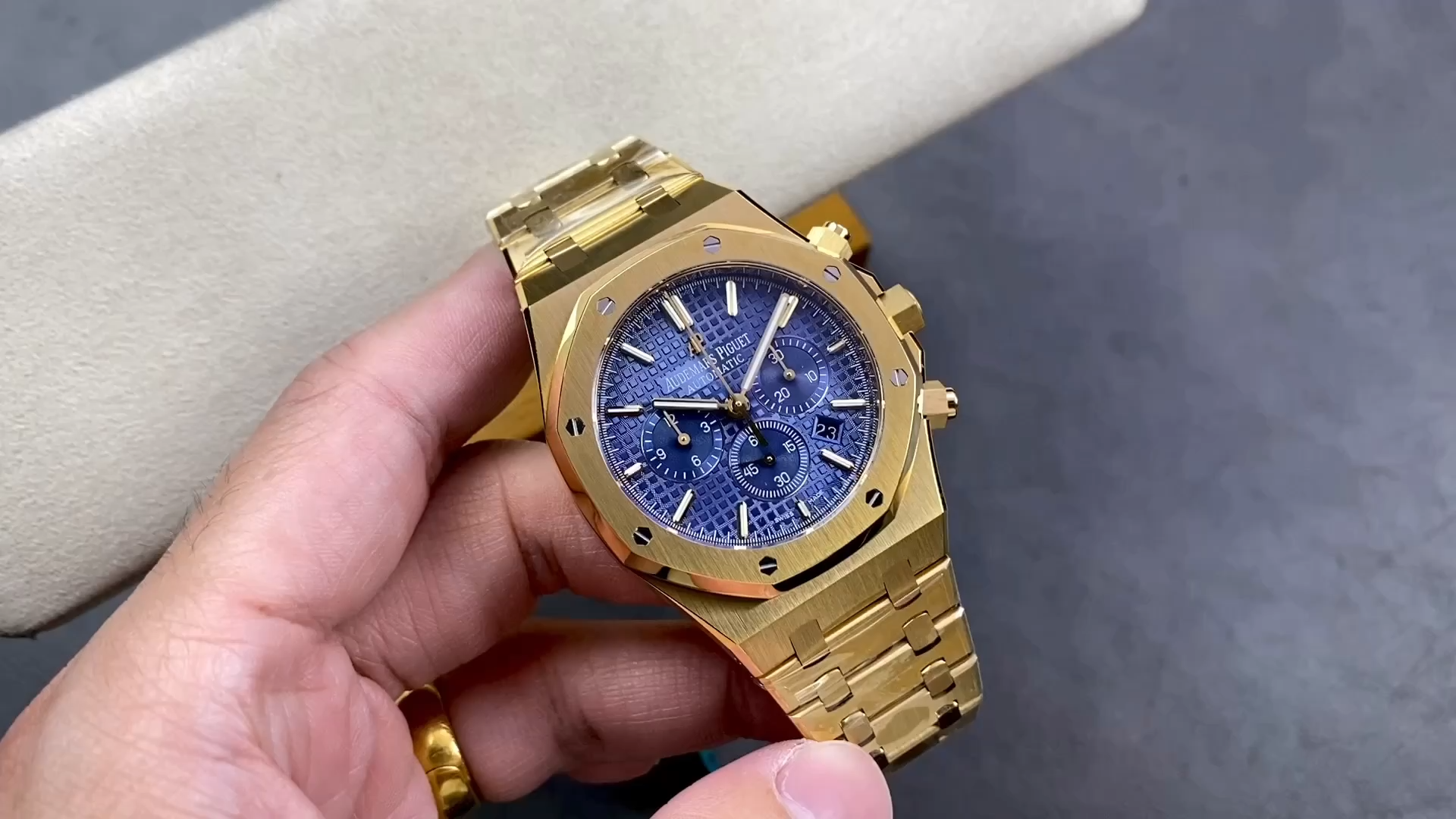 AP Royal Oak 26320BA.OO.1220BA.02 Chronograph Yellow Gold 1:1 Clone Blue Dial