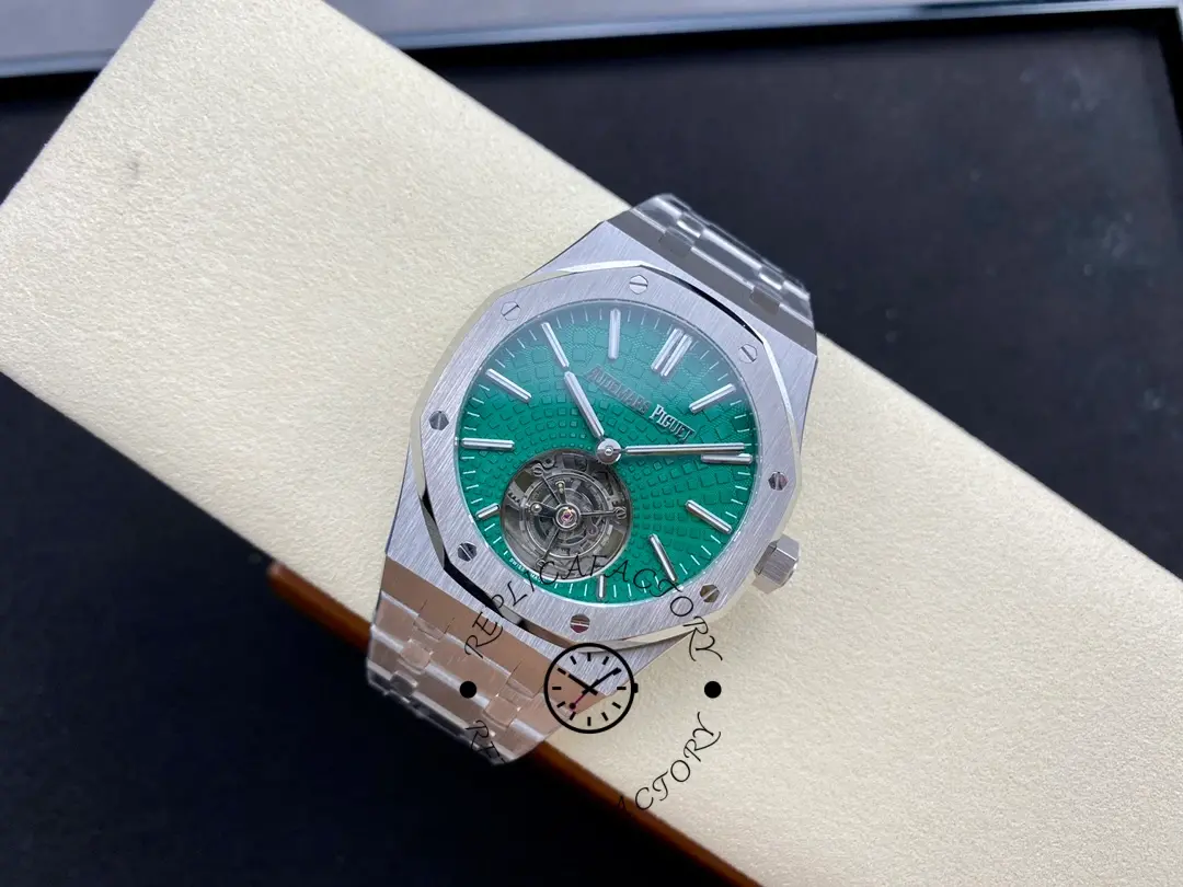 AP Replica Royal Oak Flying Tourbillon Titanium 26534TI.OO.1220TI.01 Green Dial