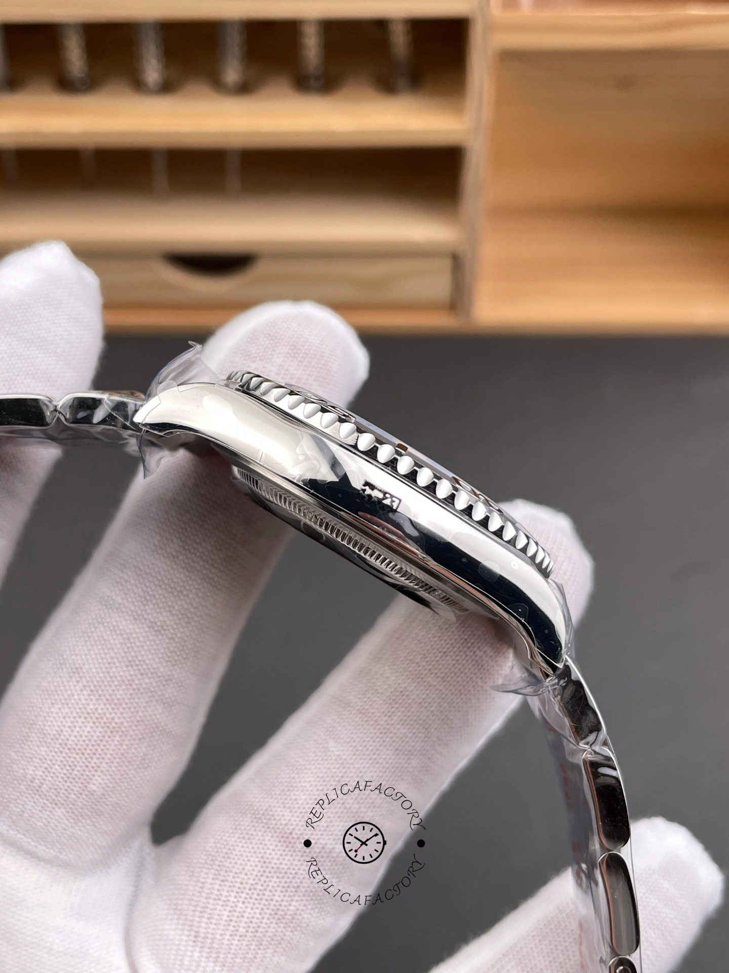 Side profile of Rolex Yacht-Master 126622 showing case thickness and bezel edge, 40mm.