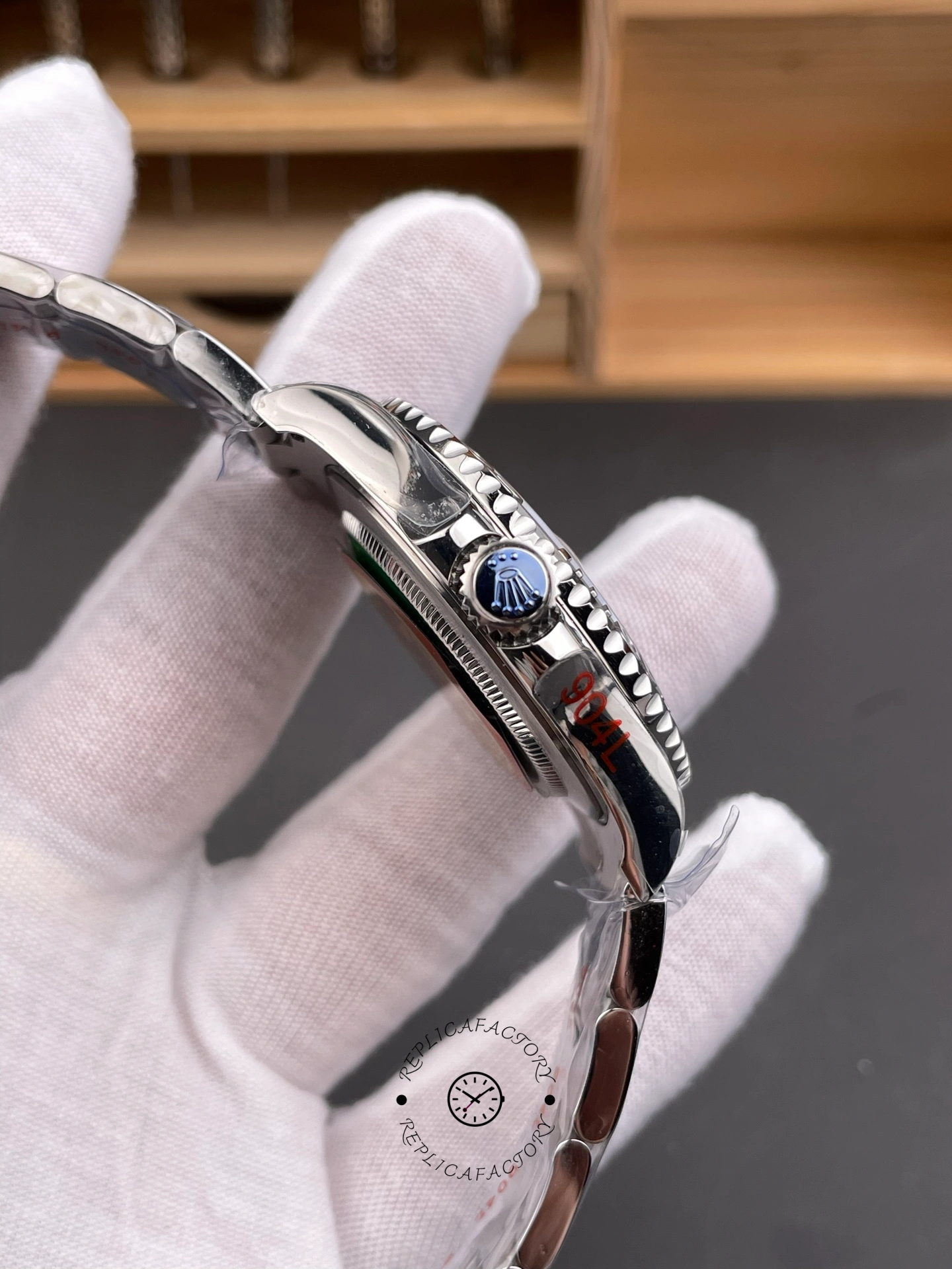 Side view of Rolex Yacht-Master 126622 highlighting lugs and bracelet fit, 40mm.