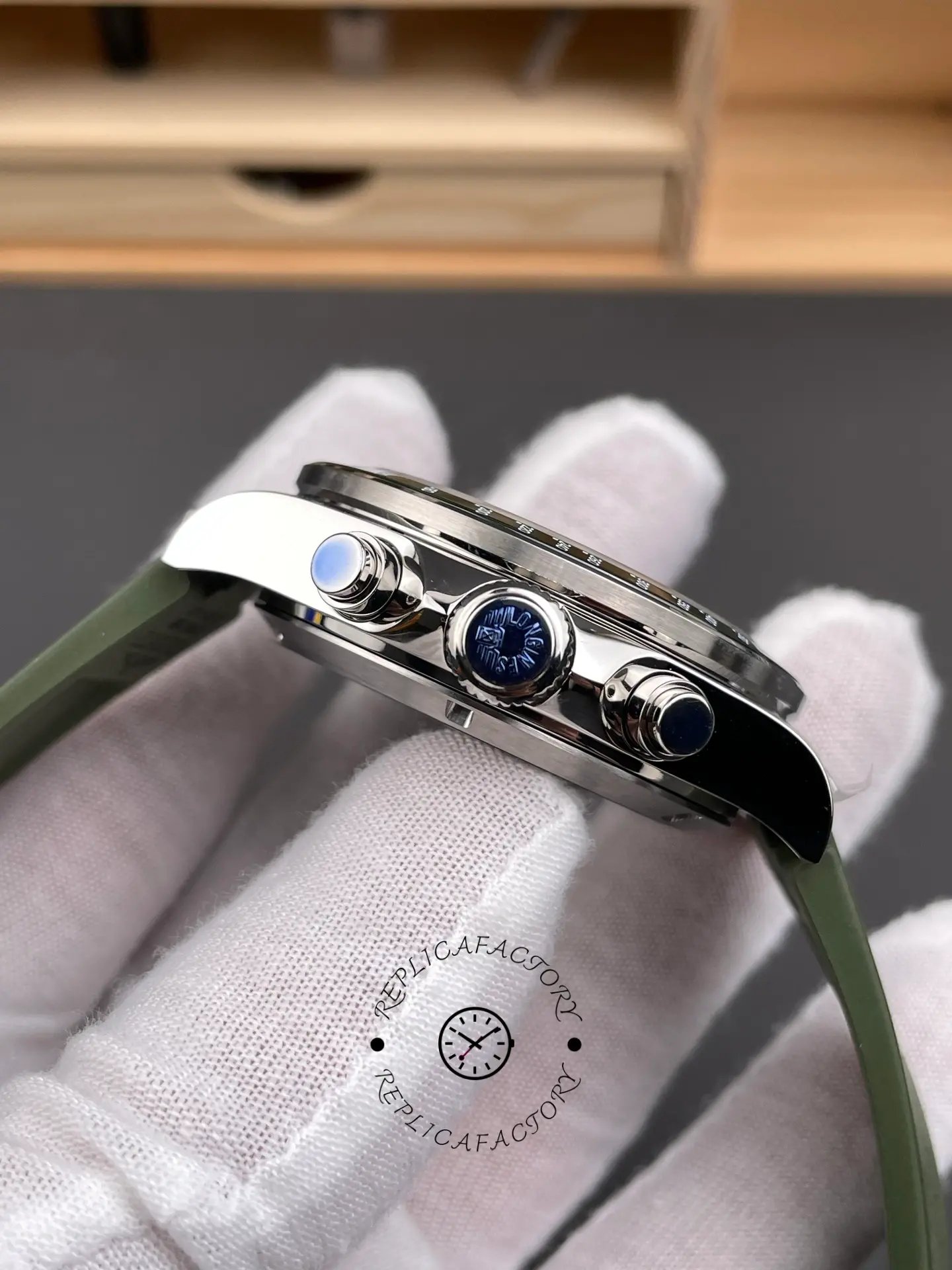 Longines Conquest L3.835.4.02.9 42 Silver - Green Dial 1:1 Clone Chronograph
