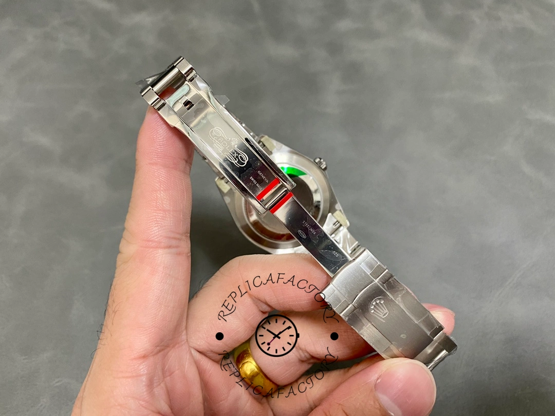 Rolex Oyster Perpetual Air-King 114200, open clasp view showing Oyster bracelet links.