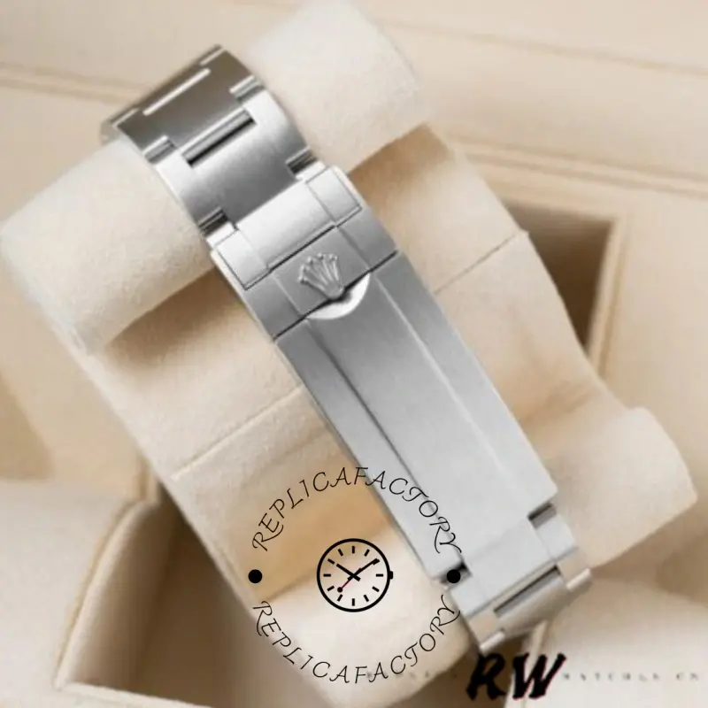 Rolex Sea-Dweller 4000 116600 0001, clasp close-up showing brushed finish on bracelet.