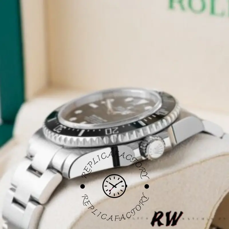 Rolex Sea-Dweller 4000 116600 0001, side profile showing case thickness and bezel edge.