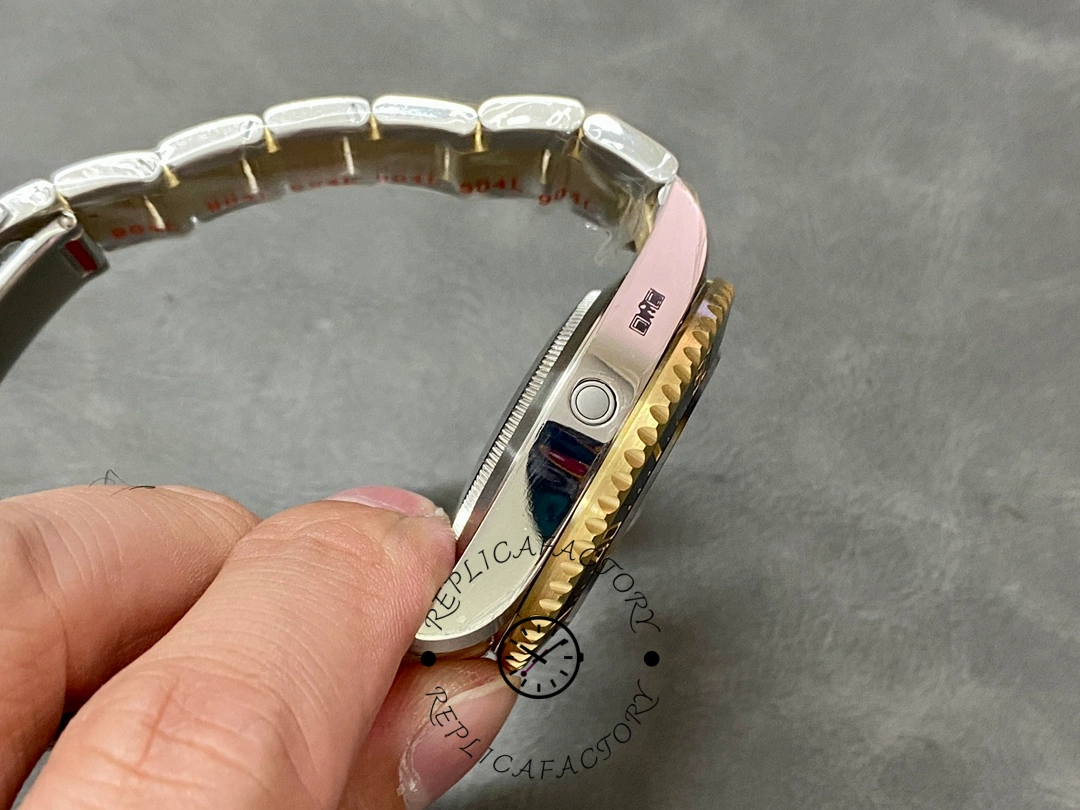 Rolex Sea-Dweller 126603 0001, side profile showing case and bezel edge.