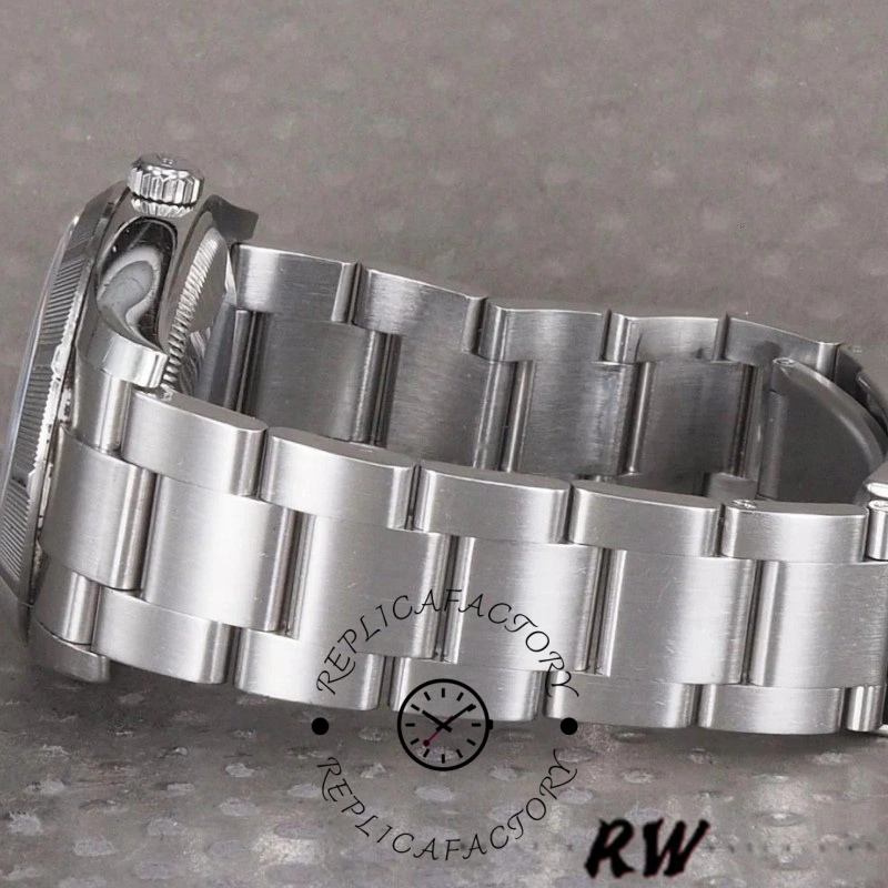 Rolex Oyster Perpetual Air-King 114210, Oyster bracelet close-up, polished links and clasp.