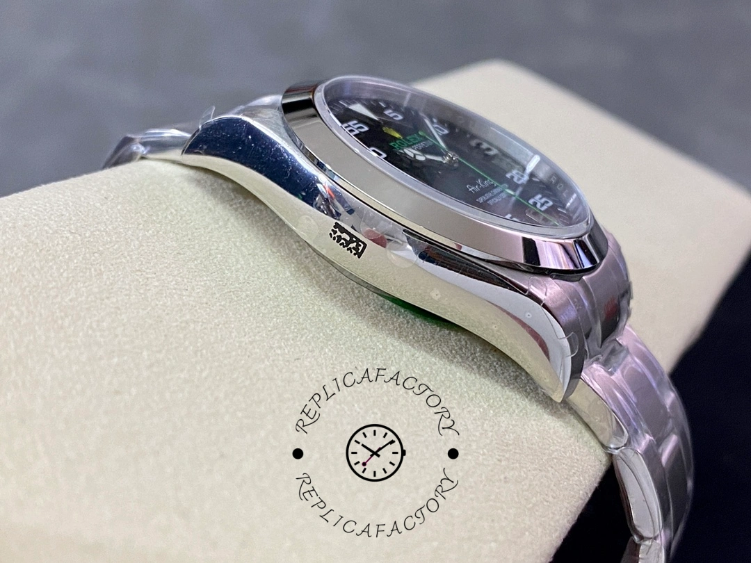 Rolex Air-King 116900, side profile showing case thickness and smooth bezel.