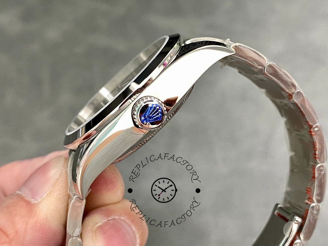 Rolex Milgauss 116400 LNT01HS-001, side profile showing case thickness and crown.