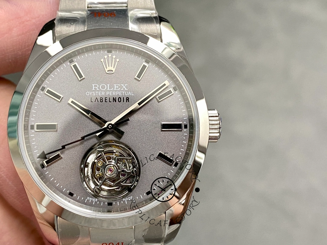 Rolex Milgauss 116400 LNT01HS-001, close-up of the silver dial and markers.