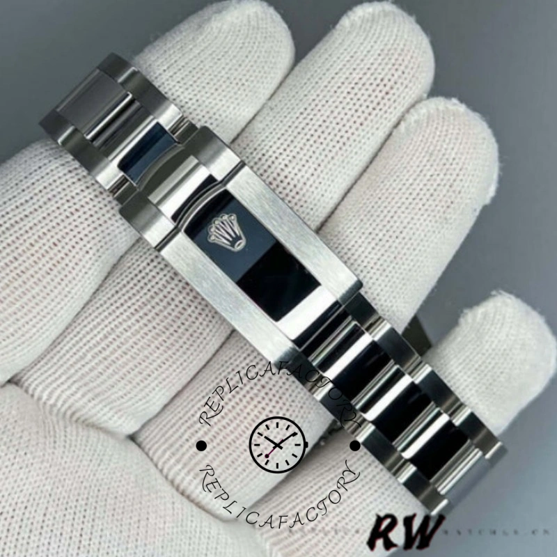 Rolex Milgauss 116400GV, gloved clasp close-up showing folding clasp details.