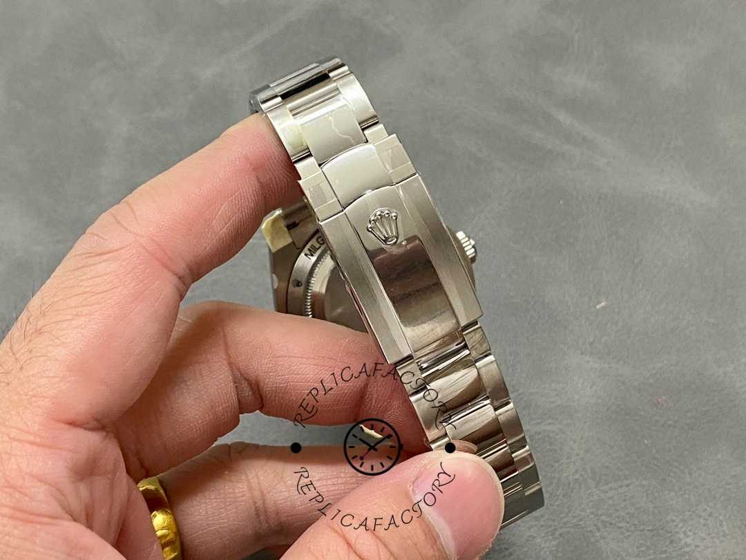 Rolex Milgauss 116400GV, bracelet link close-up held in hand.