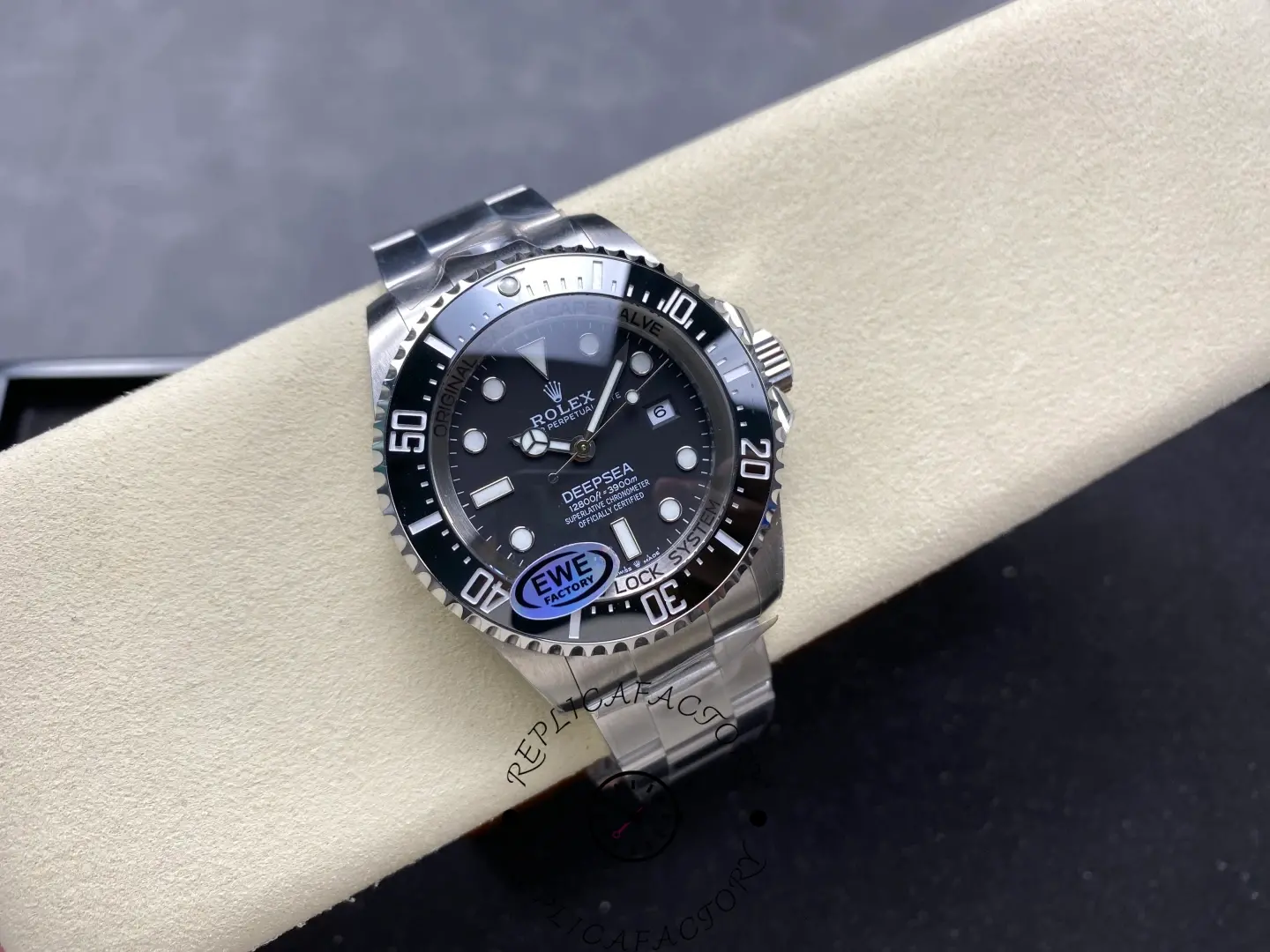 Rolex Deepsea 136660-0006 1:1 Clone 44 Black Dial