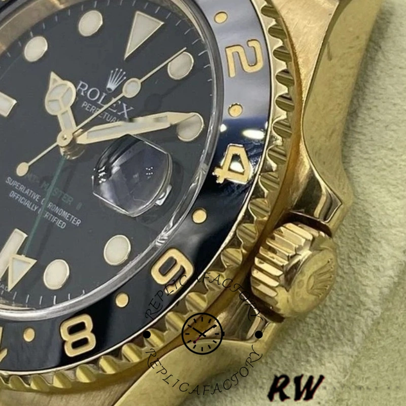 Rolex GMT-Master II m126718grnr 0001, bezel close-up showing gold numerals on two-tone insert.