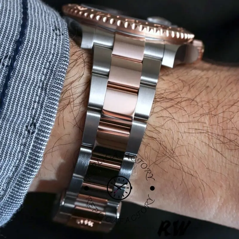 Bracelet close-up of Rolex GMT-Master II 126711CHNR, two-tone Oyster links and finish detail.