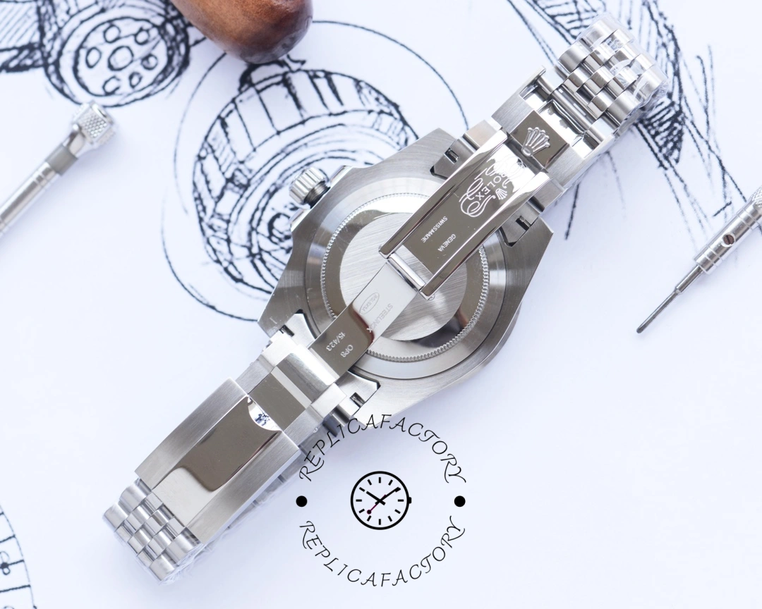 Bracelet and clasp open view of the Rolex GMT-Master II 126720VTNR showing clasp structure.