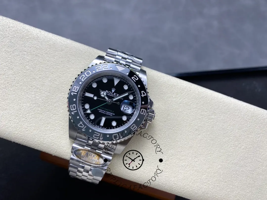 Rolex GMT-Master II M126710GRNR 0003, top view on cushion showing case and bezel height.