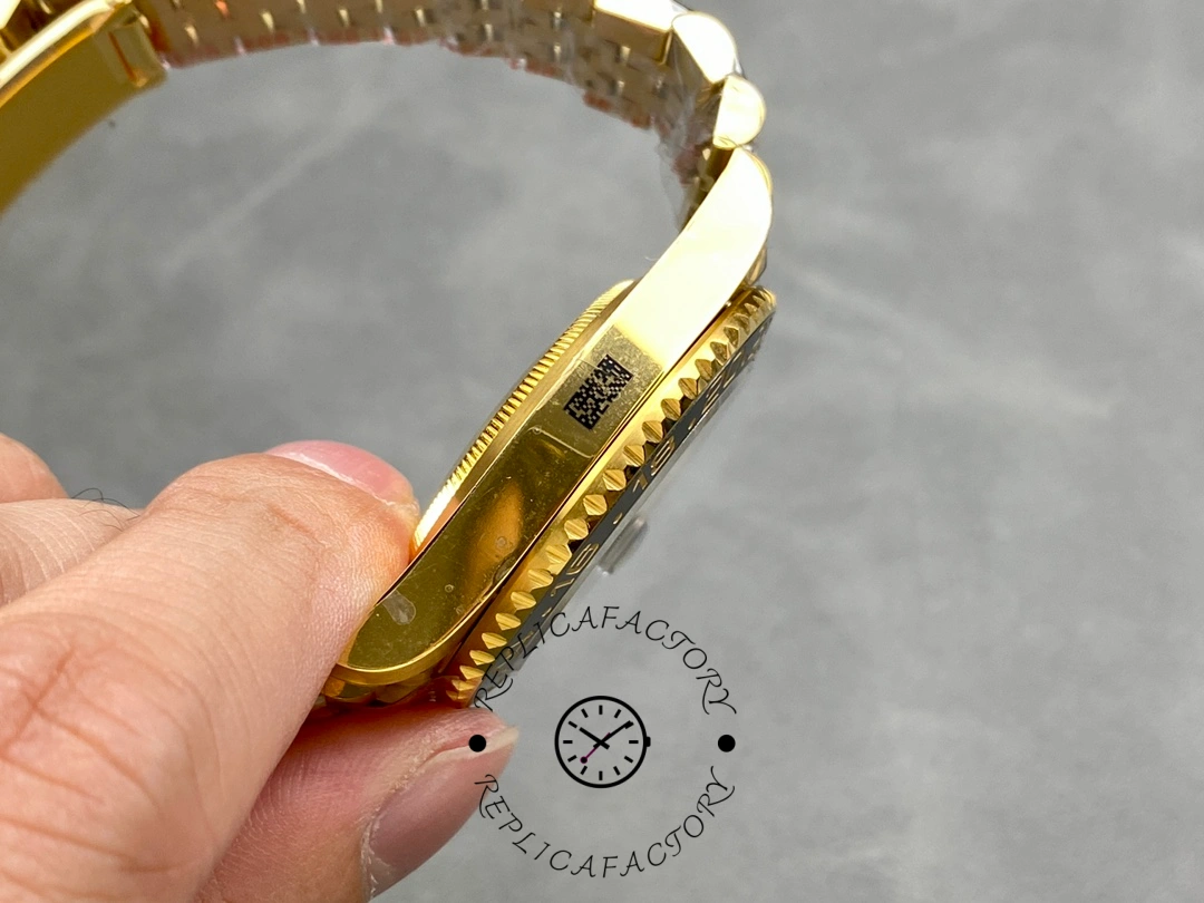 Rolex GMT-Master II m126718grnr 0001, side view showing crown guards and polished case edge.