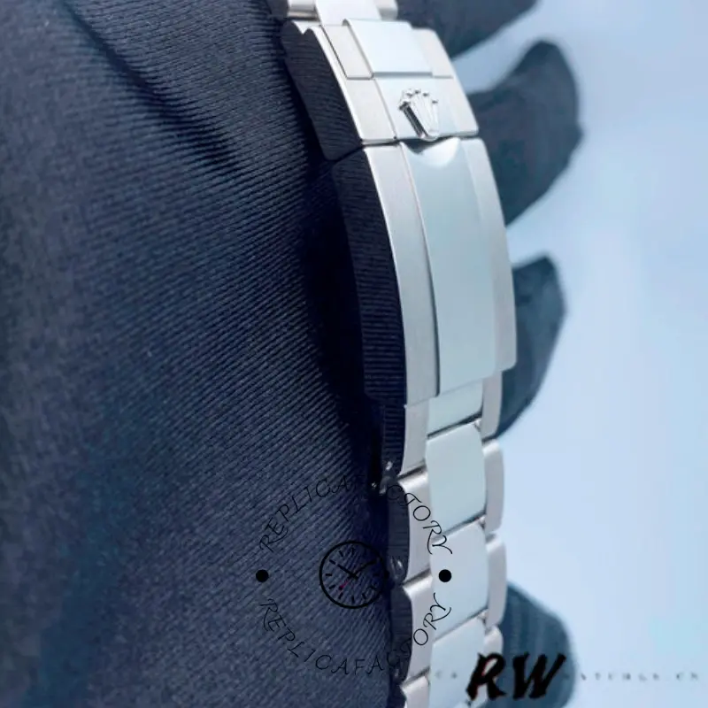 Bracelet side view of Rolex GMT-Master II 126720VTNR showing Oyster links profile.