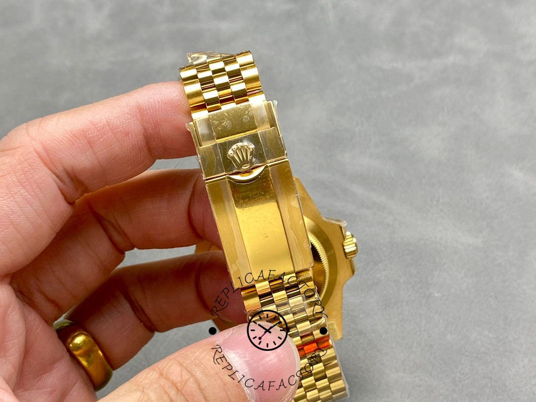 Rolex GMT-Master II m126718grnr 0001, hand-held clasp view showing folding clasp and finish.