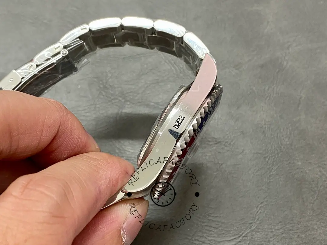 Rolex GMT-Master II 16710, side profile close-up showing case thickness and lugs.