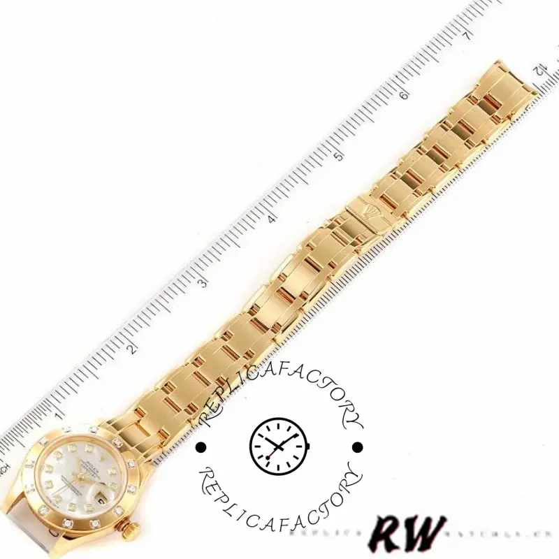 Bracelet measurement view of Rolex Pearlmaster 80318 showing gold links on a ruler.