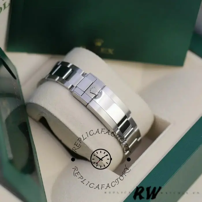 Rolex Yacht-Master II 116680, view showing steel bracelet links and clasp section.