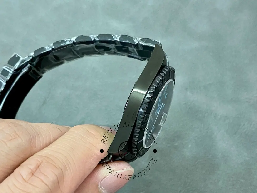 Rolex Yacht-Master 126622-0002, side profile showing case thickness and bezel edge.