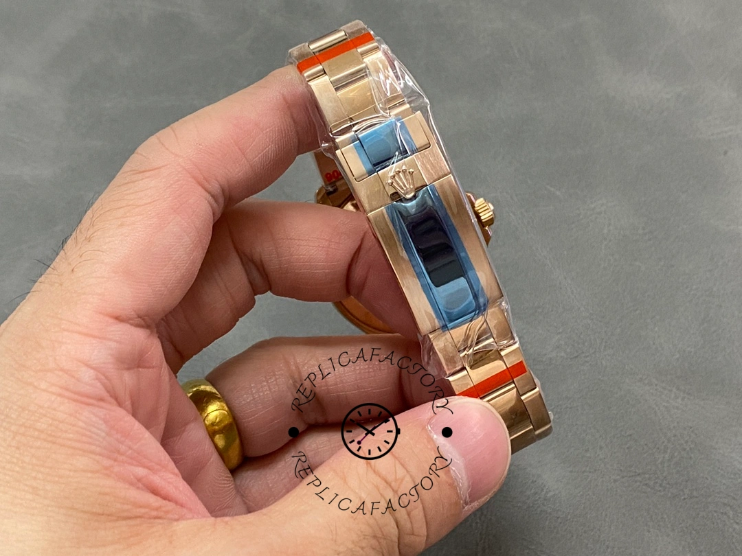 Clasp/bracelet view of Rolex Yacht-Master m268655 showing Oyster bracelet clasp details.