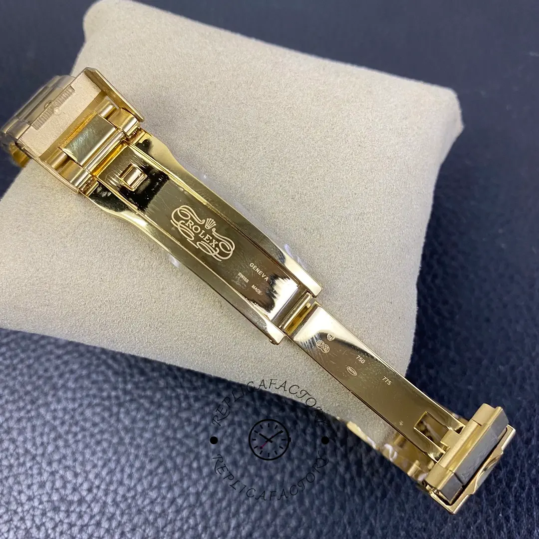 Rolex Yacht-Master 168628, clasp open view showing inner clasp and links, yellow gold.