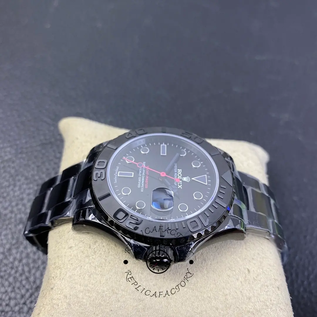 Rolex Yacht-Master 116622, side profile view showing case thickness and bezel edge.