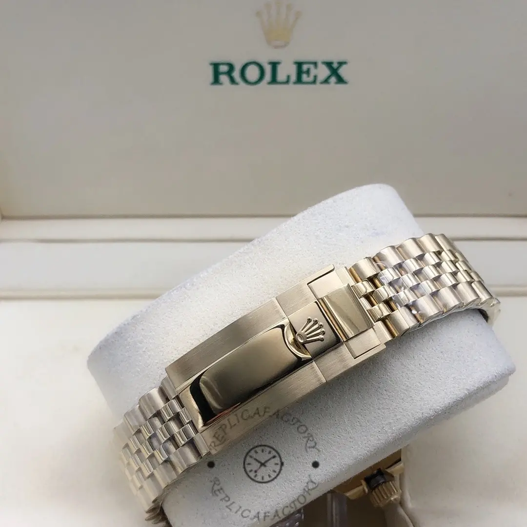 Caseback view of the Rolex GMT Master II m126718grnr 0002 showing solid back and end links.