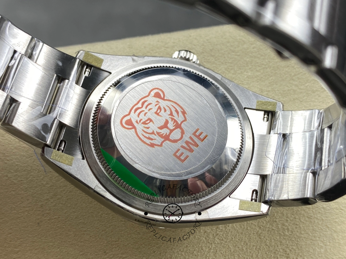 Rolex Oyster Perpetual 31 m277200-0009 case back view, stickered back and Oyster bracelet.