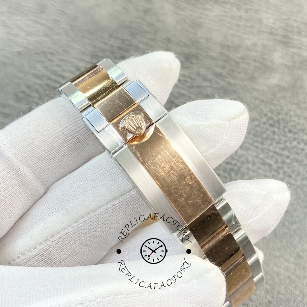 Bracelet and clasp view of Rolex Yacht-Master 116621 on watch roll.