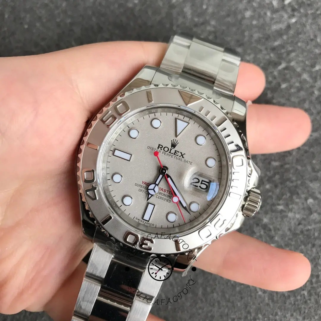 Rolex Yacht-Master 168622, close-up showing dial markers, red seconds hand, and date window.