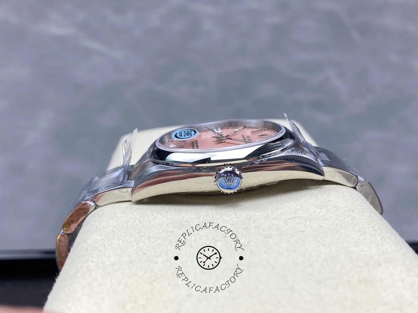 Rolex Oyster Perpetual 31 m277200-0009 side profile, crown and bezel edge detail.